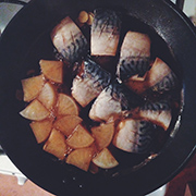 Makrele-mit-Rettich-kochen