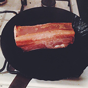 Schweinebauch-anbraten