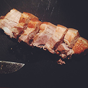 Schweinebauch-schneiden